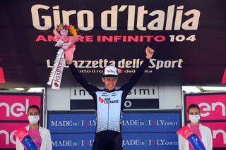 Simon Yates wins stage 19 at Giro d'Italia