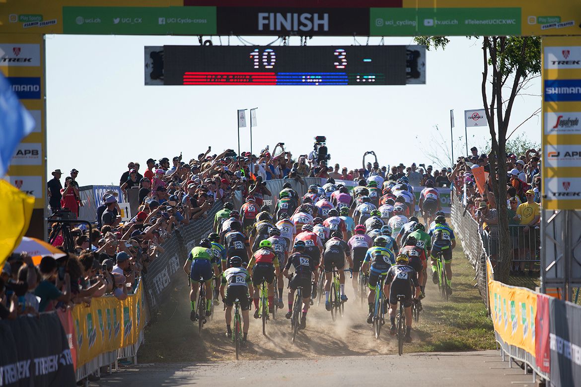 The bunch comes through to complete another lap
