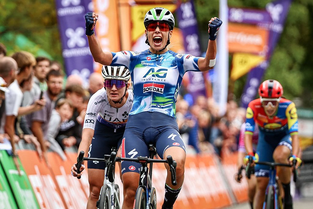 Belgian Shari Bossuyt celebrates as she crosses the finish line to win the one day cycling race Grand Prix de Wallonie 2025 (128,7km), in Namur, on Wednesday 17 September 2025. BELGA PHOTO DAVID PINTENS (Photo by DAVID PINTENS / BELGA MAG / Belga via AFP)