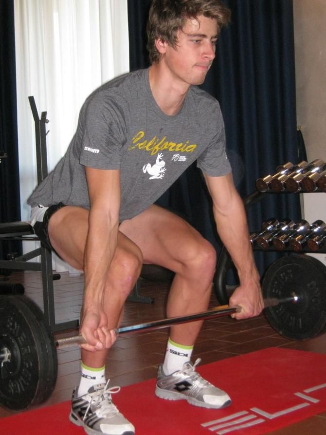 Peter Sagan does some leg squats