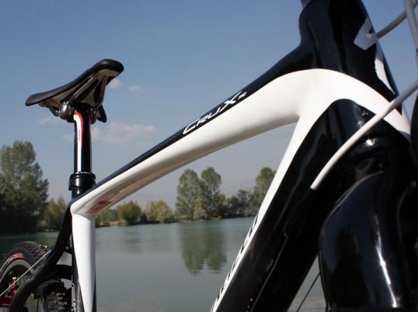 A flattened top tube underside makes for less painful shouldering