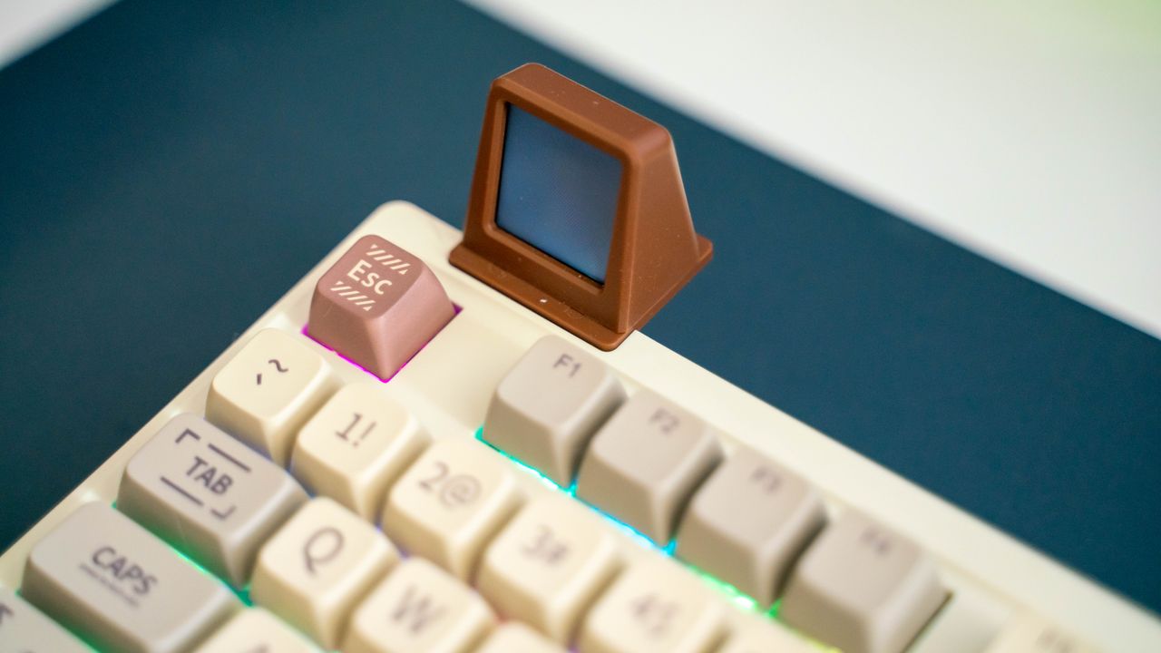 Epomaker RT100 on a desk pad