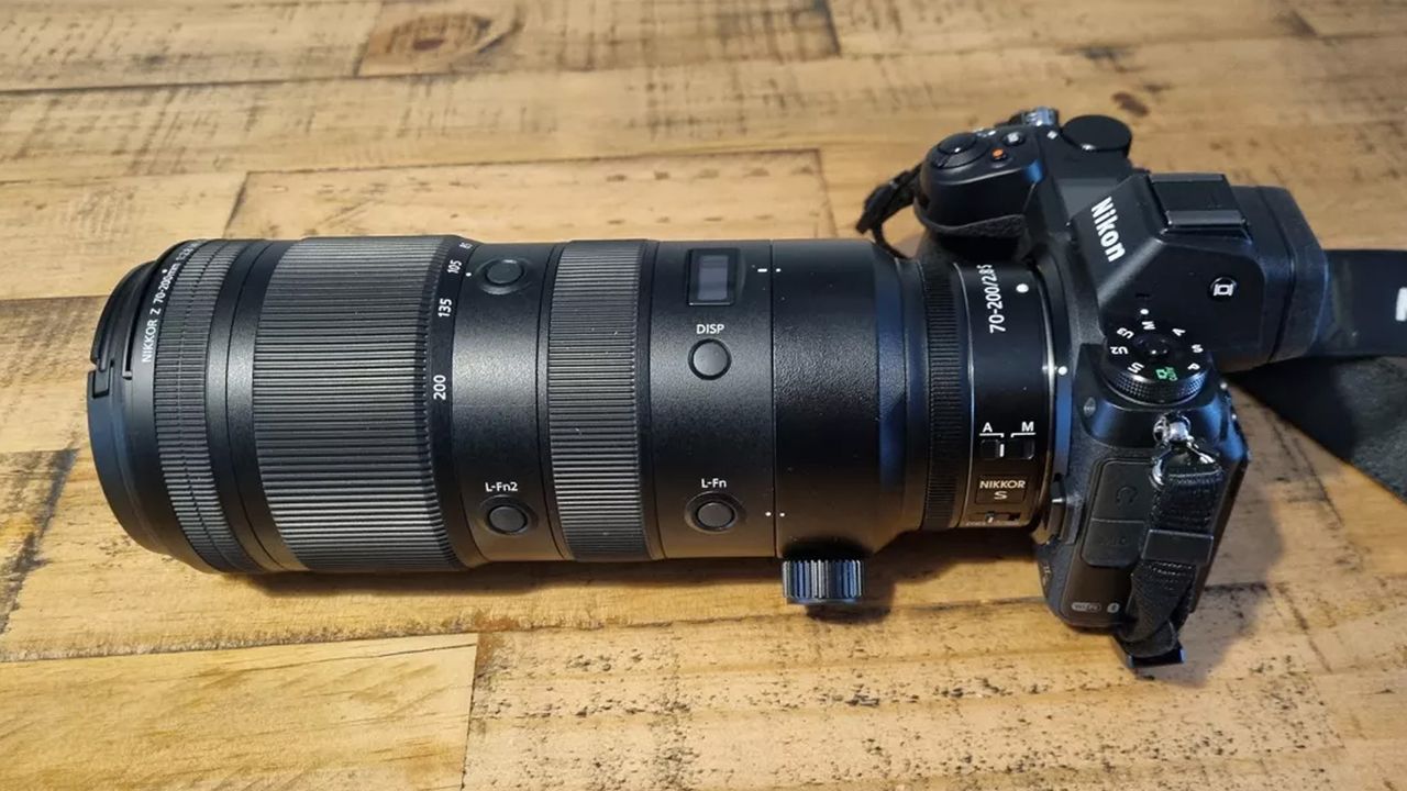 Nikon Z 70-200mm f/2.8 S-line lens image on wooden table