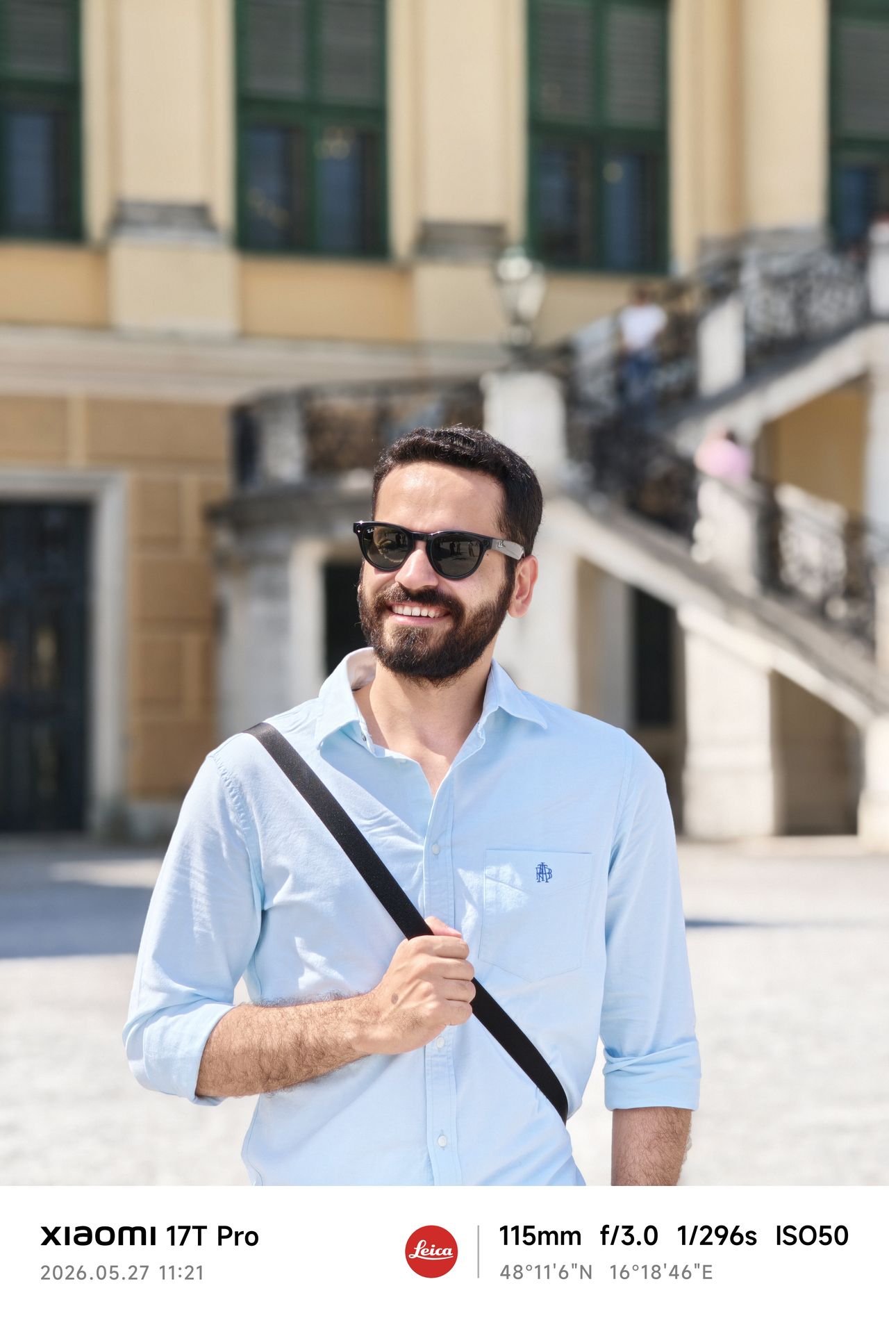 A man standing in front of the Sch&ouml;nbrunn Palace