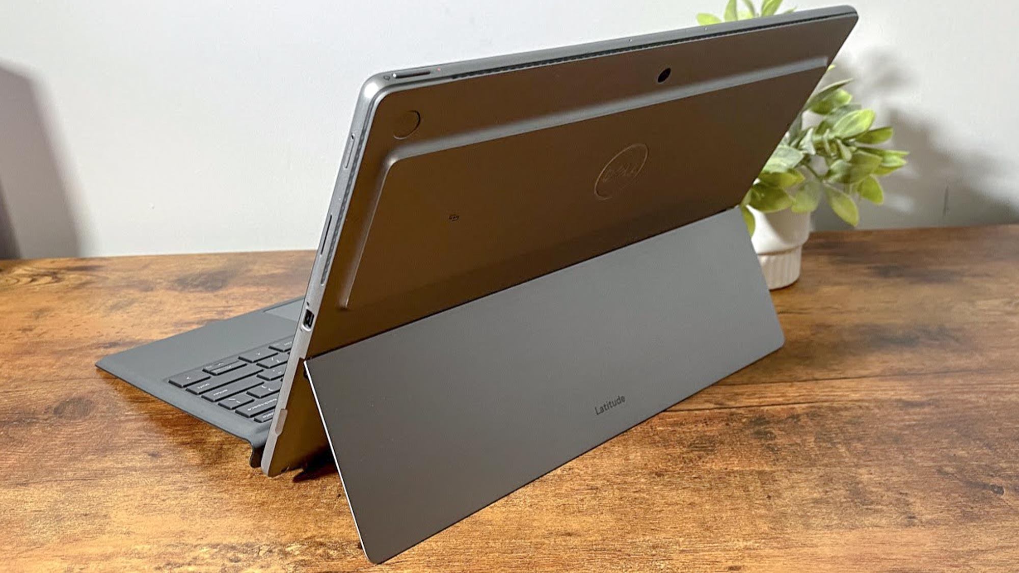 Dell Latitude 7320 Detachable Review A Very Good Surface Pro Alternative
