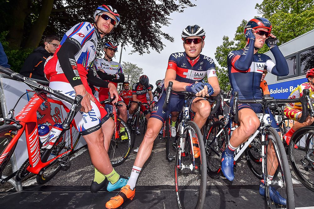 Katusha and IAM Cycling prepare for the final stage.