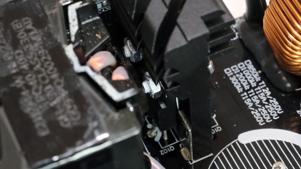 MSI MEG Ai1000P PCIe5