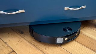 Roborock Saros 10 under TV cabinet