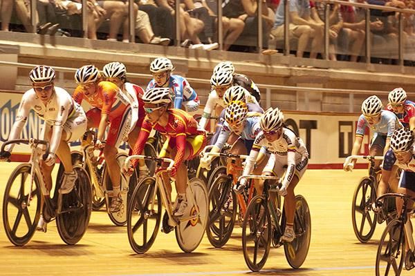Action from the women's scratch race on the final day of competition in Melbourne.