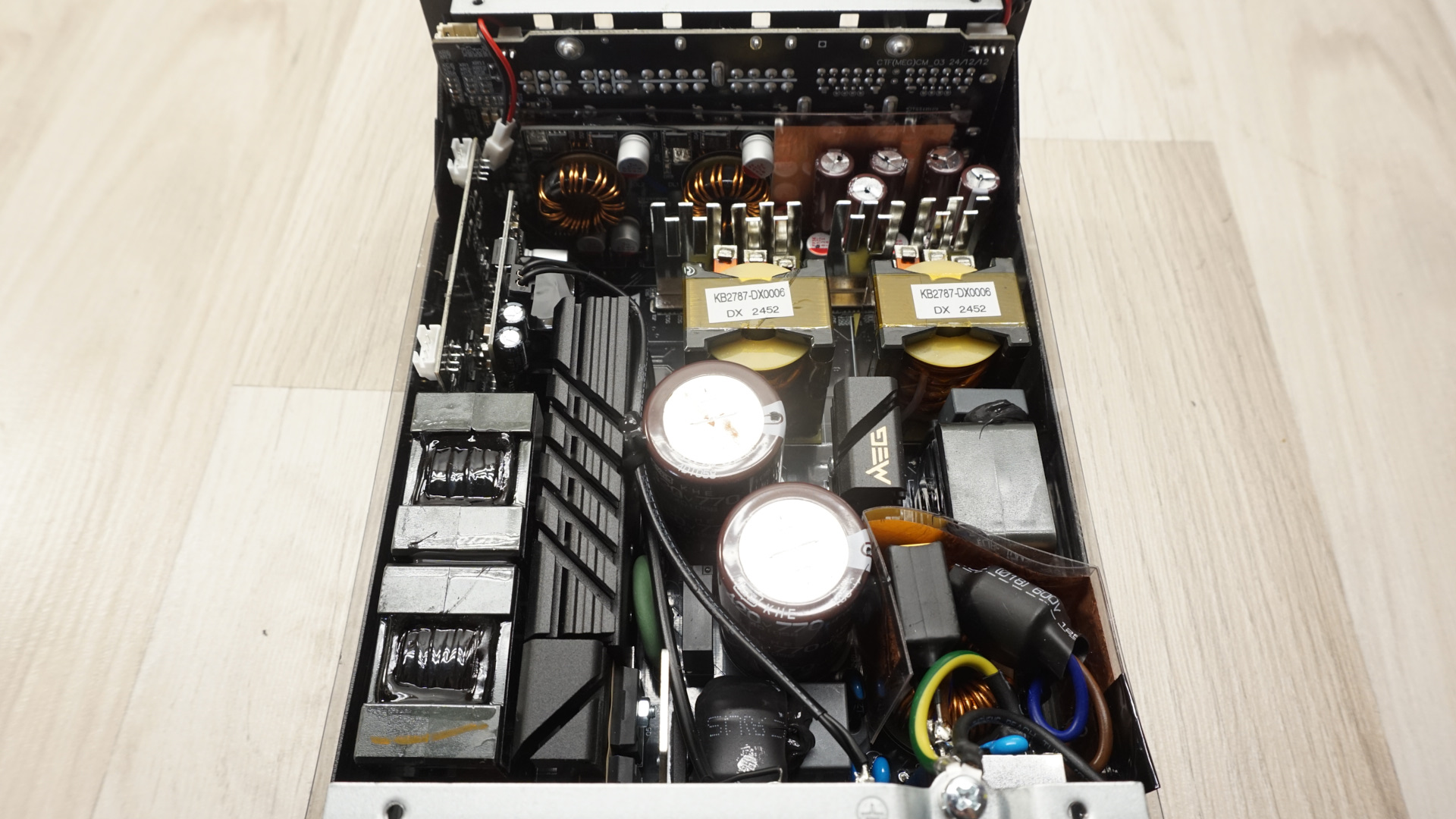 MSI MEG AI1600T PCIE5 Titanium PSU