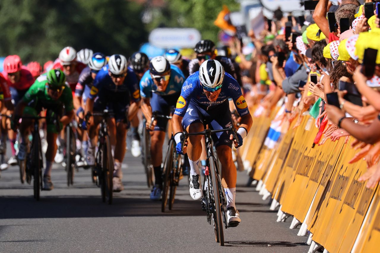 Mark Cavendish wins stage 13 of the 2021 Tour de France in Carcassonne to equal the Eddy Merckx record for stage wins