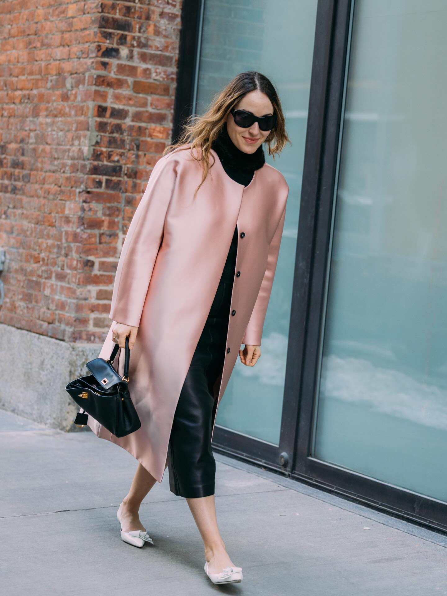 An image of @anna__laplaca wearing a satin trench coat, one of the biggest minimalist spring 2026 trends.
