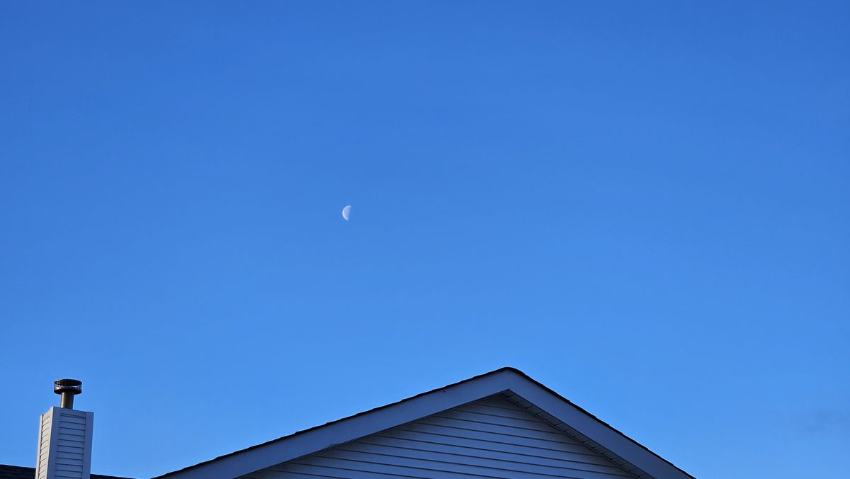Samsung Galaxy S23 photo sample moon