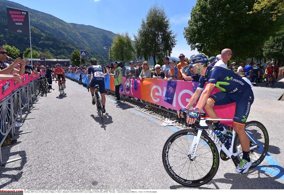 Alejandro Valverde follows his teammate to sign on
