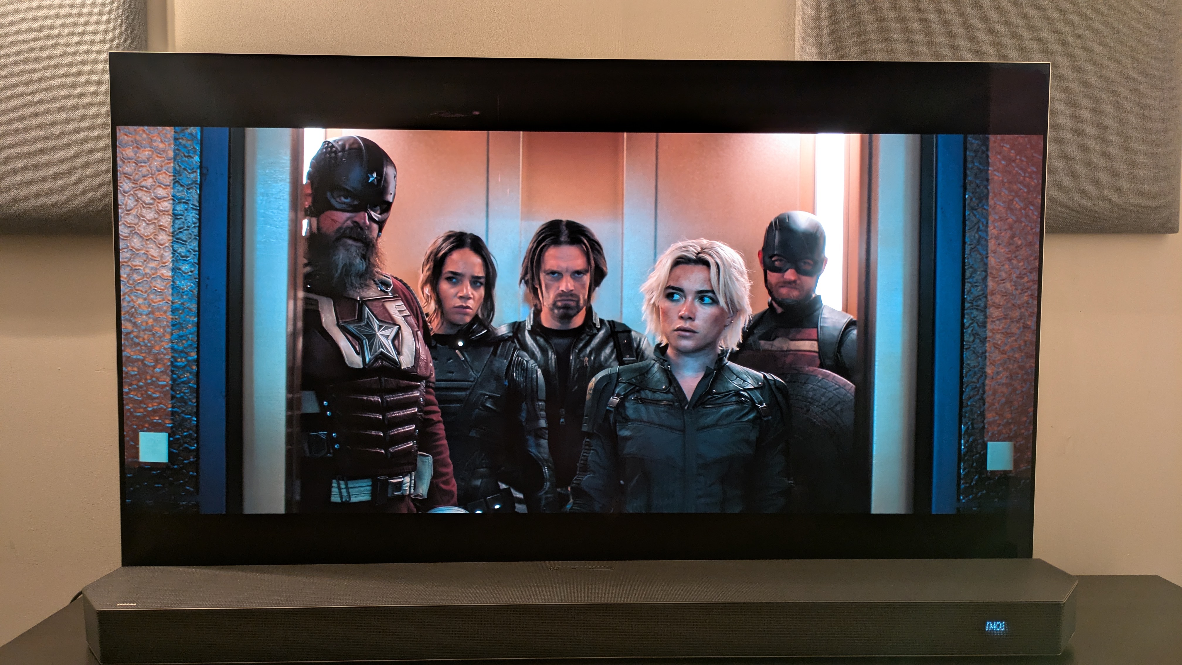 Thunderbolts 4K Blu-ray shot of thunderbolts team in elevator on LG G5