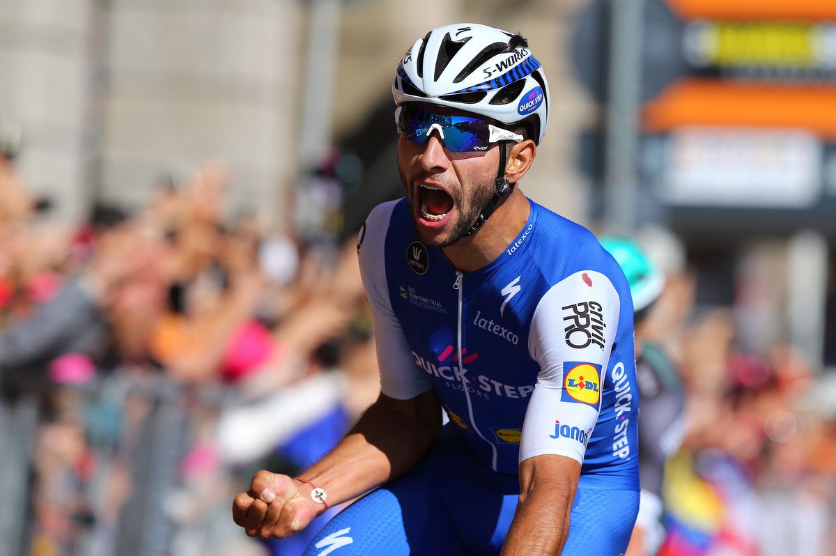 Fernando Gaviria (Quick-Step Floors) finished off the work to claim the win and maglia rosa