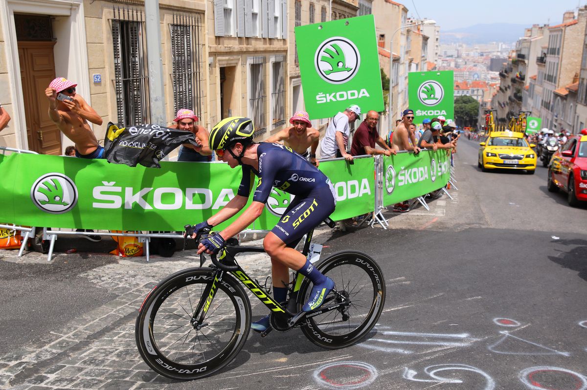 Annemiek van Vleuten (Orica-Scott) out on course