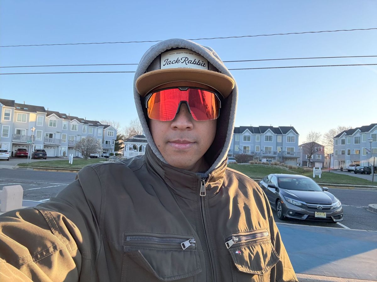 Apple iPhone 16 selfie sample.