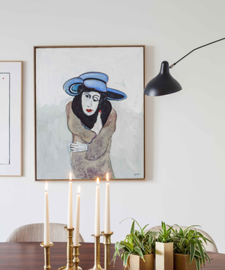 White room with contempoary painting on the wall and modern black table lamp in the frame