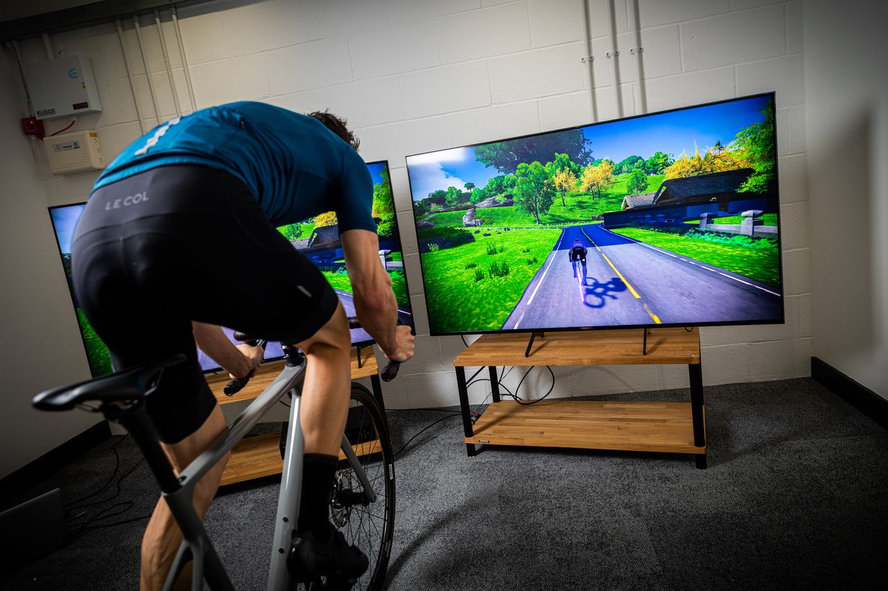 Stefan Abram racing on Zwift