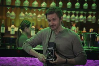 Photographer Ray (Richard Armitage) in 'Stay Close'.
