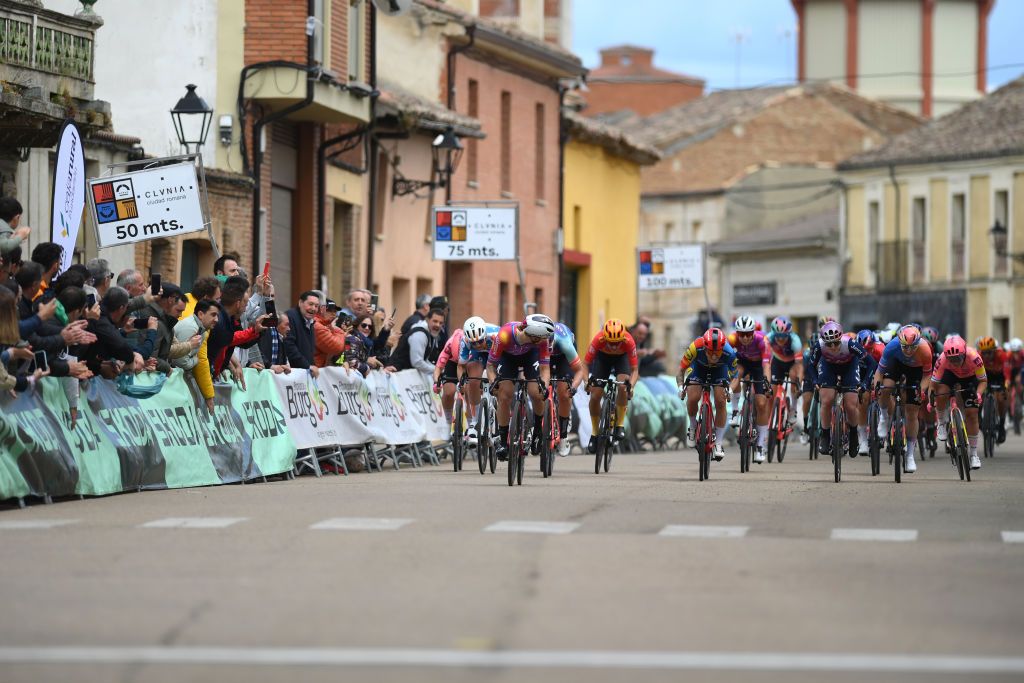 No Time To React As 29 Riders Go Down In High Speed Crash At Vuelta A Burgos Féminas Cyclingnews 9848