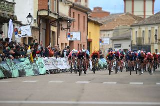 No time to react as 29 riders go down in high-speed crash at Vuelta a Burgos Féminas