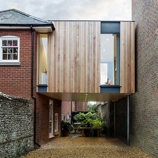Cantilevered house extension by Adam Knibb Architects