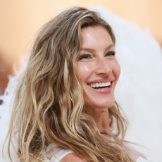 Gisele Bündchen attends The 2023 Met Gala Celebrating "Karl Lagerfeld: A Line Of Beauty" at The Metropolitan Museum of Art on May 01, 2023 in New York City