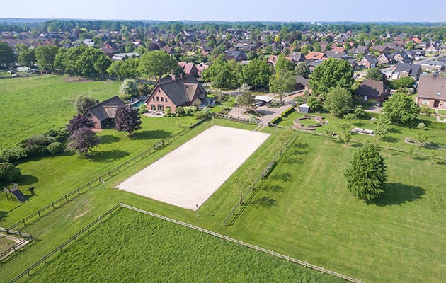 Luxurious-Equestrian-Hideaway-Available-at-a-guide-price-of-5200000-EUR-through-Hamburg-Sotheby%E2%80%99s-International-Realty-6.jpg