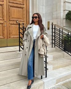 @symphonyofsilk wearing a long trench with jeans
