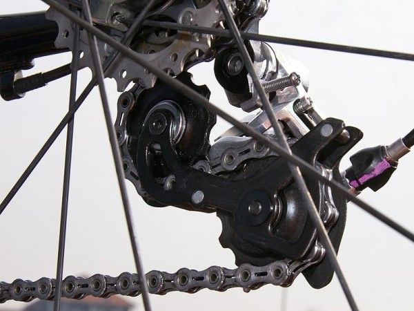 Both cage plates are carbon fiber.