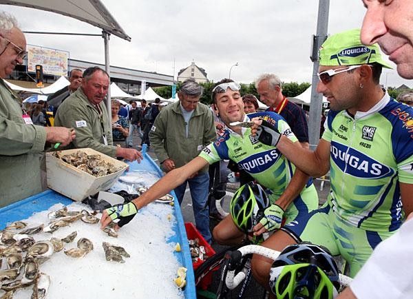 Liquigas tries some local seafood