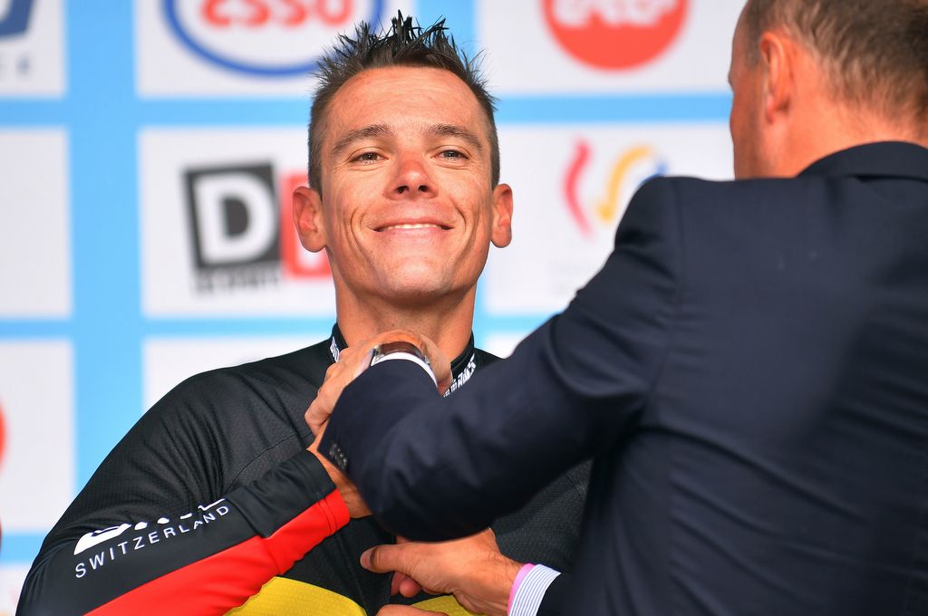 Philippe Gilbert zips up his Belgian national jersey