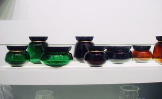 Different sized bowls in green, blue and red.