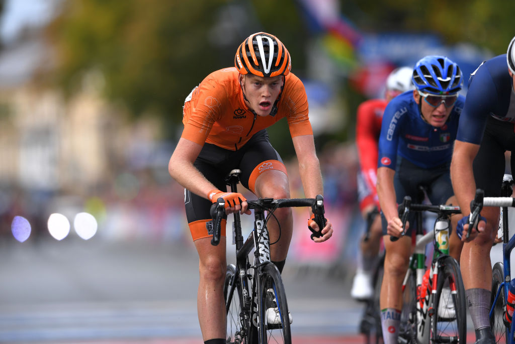 World Championships: Simmons solos to victory in junior men's road race ...