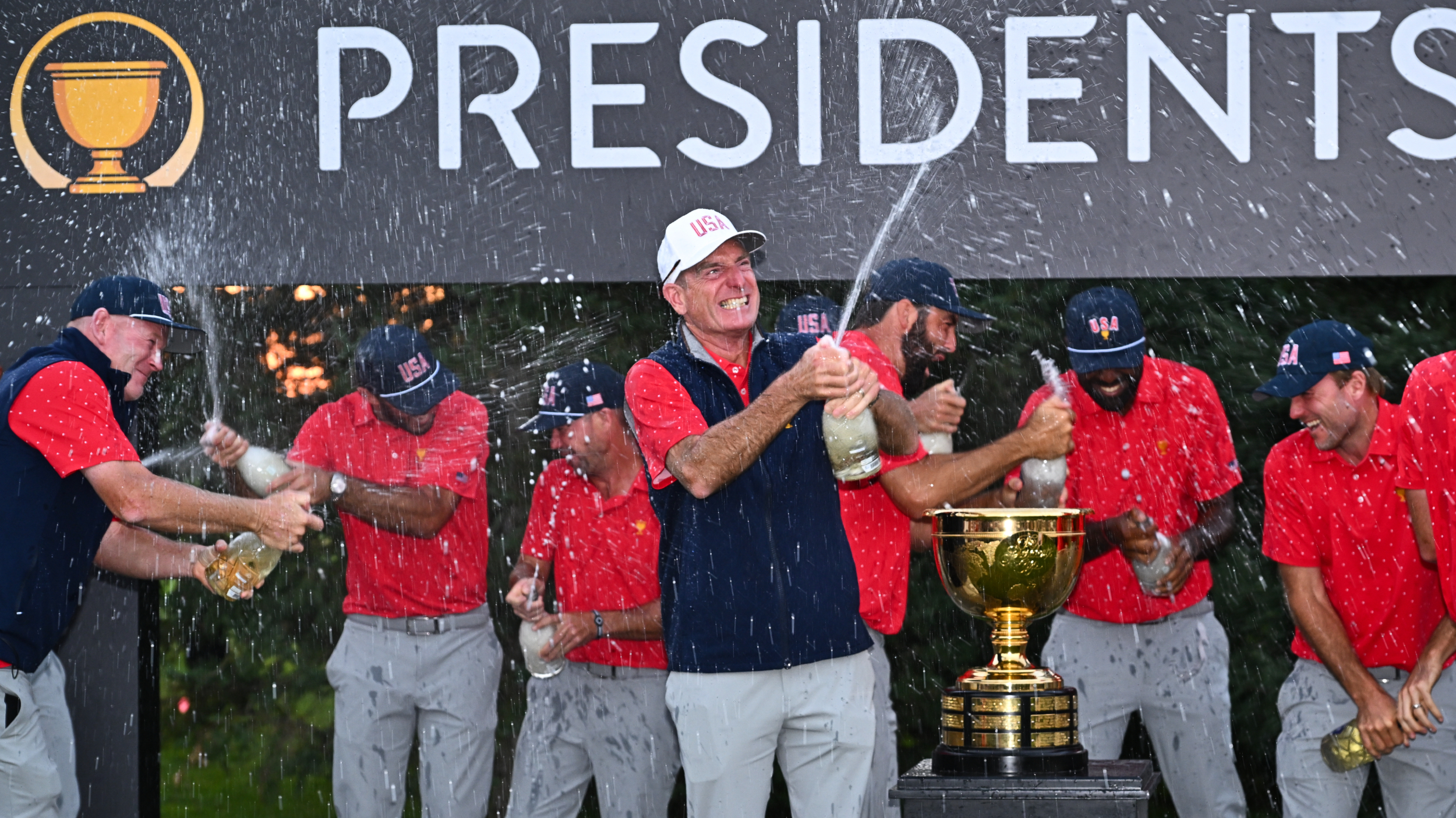 Jim Furyk and the US Presidents Cup team celebrate their victory