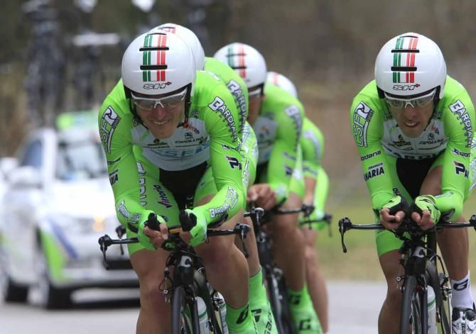 Bardiani Vavolve-CSF Inox in team time trial action.