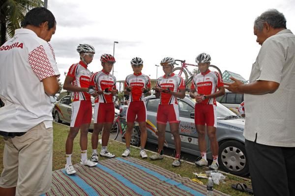 A quick prayer before the stage 9 start