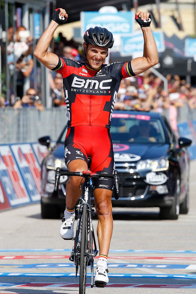 Philippe Gilbert solos in to win stage 18 of the Giro d'Italia.