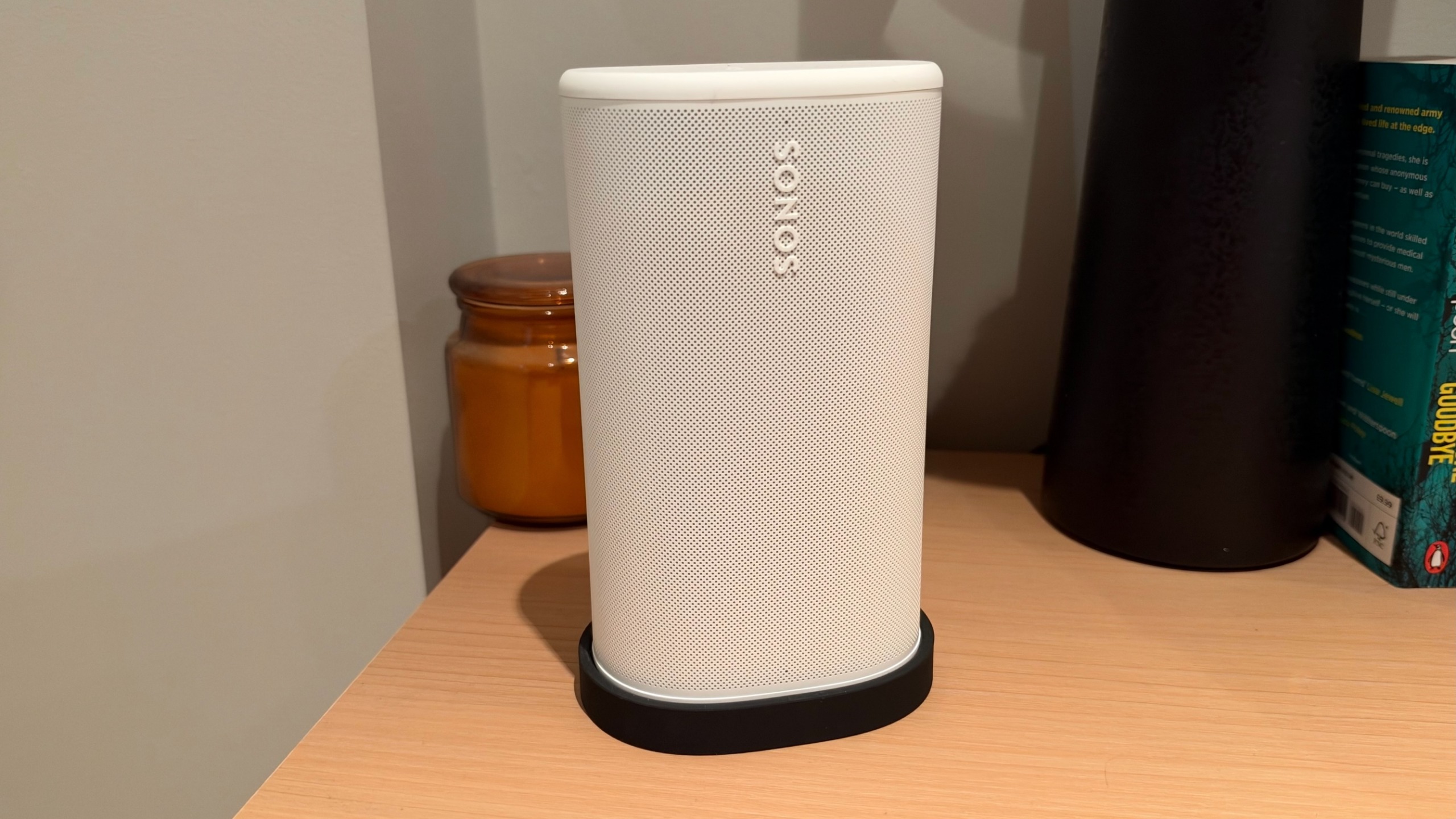White Sonos Play speaker on a bedside table.