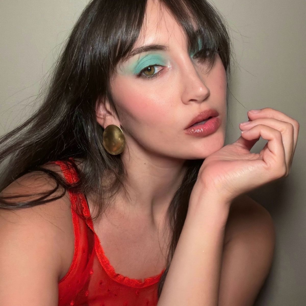 WWW associate beauty editor Alyssa Brascia wearing maximalist makeup.