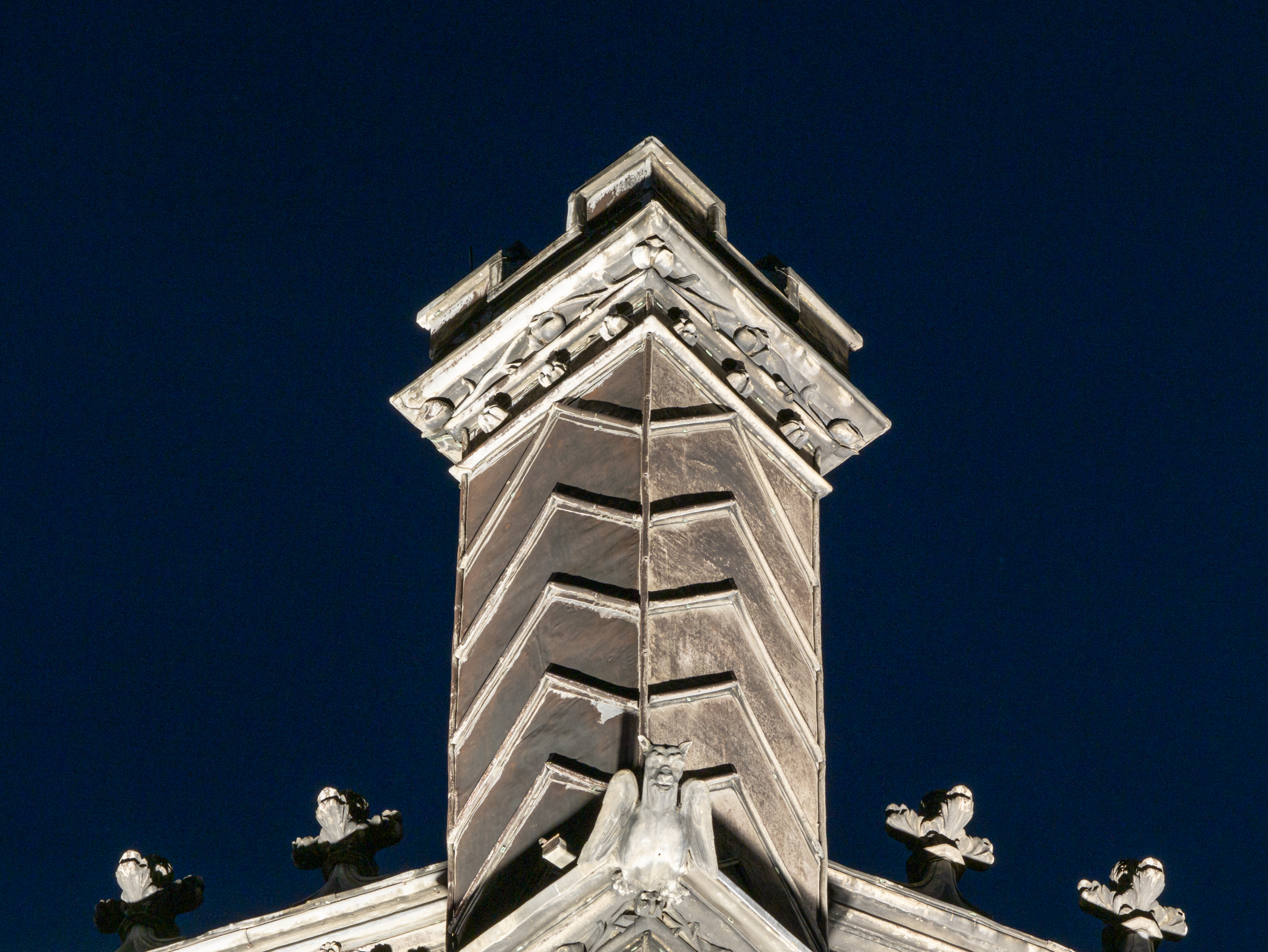 Photo of cathedral roof detail taken with the Panasonic Leica DG Elmarit 200mm f/2.8 POWER O.I.S.