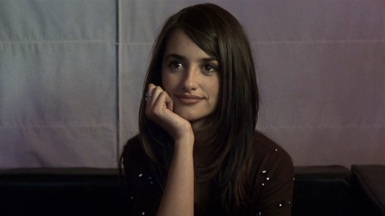 Penelope Cruz smiling with her hand under her chin in Open your Eyes