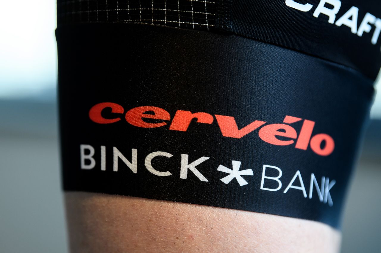 New sponsor BinckBank feature on the trim of the shorts