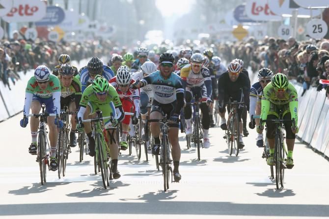 Mark Cavendish (Omega Pharma-QuickStep) prevailed in a close finish with Elia Viviani (Cannondale) and Francesco Chicchi (Vini Fantini-Selle Italia)