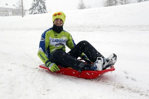 Basso takes a rest in the snow