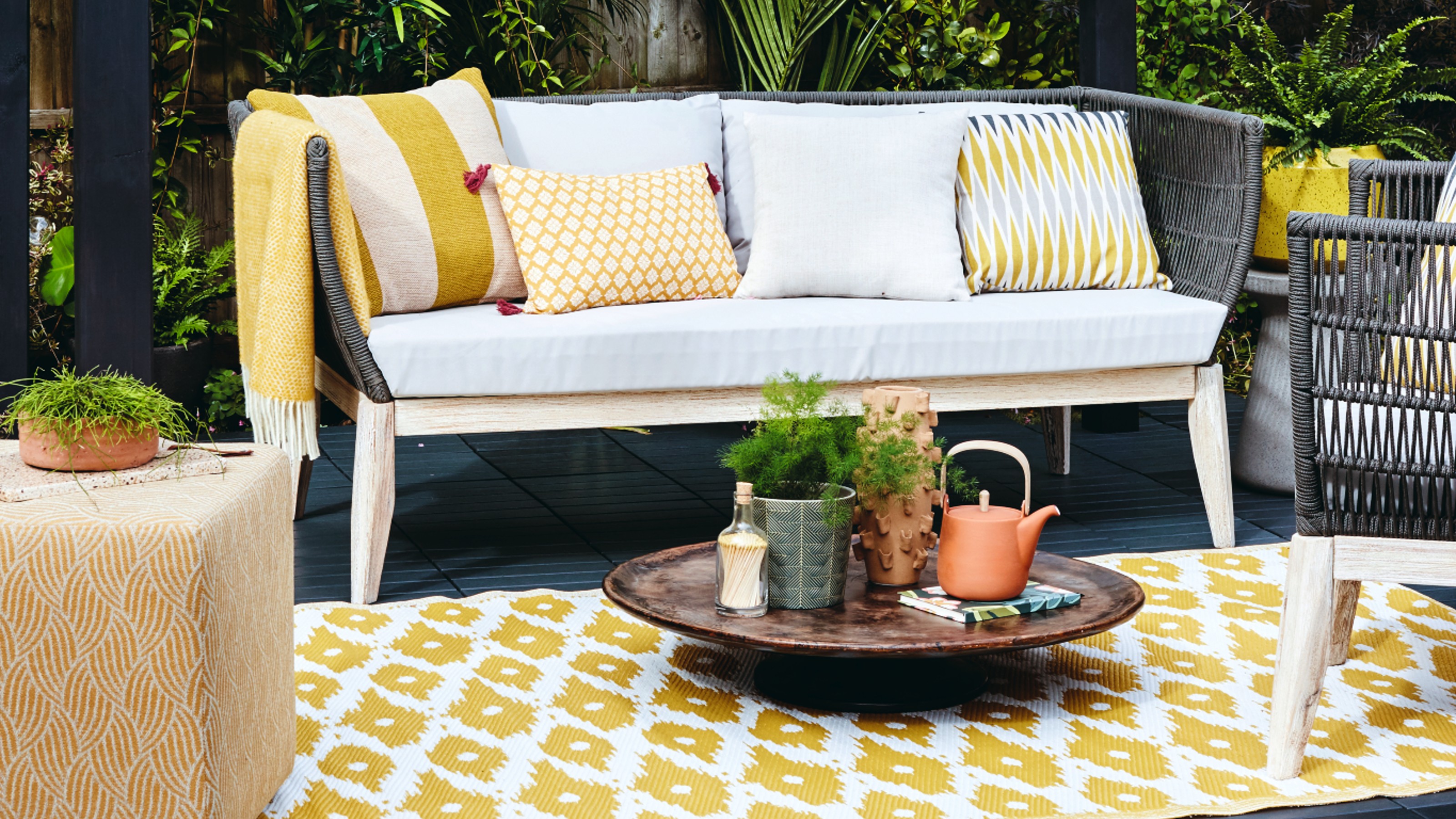 The outdoor sofa colours to avoid in a north-facing garden | Ideal Home