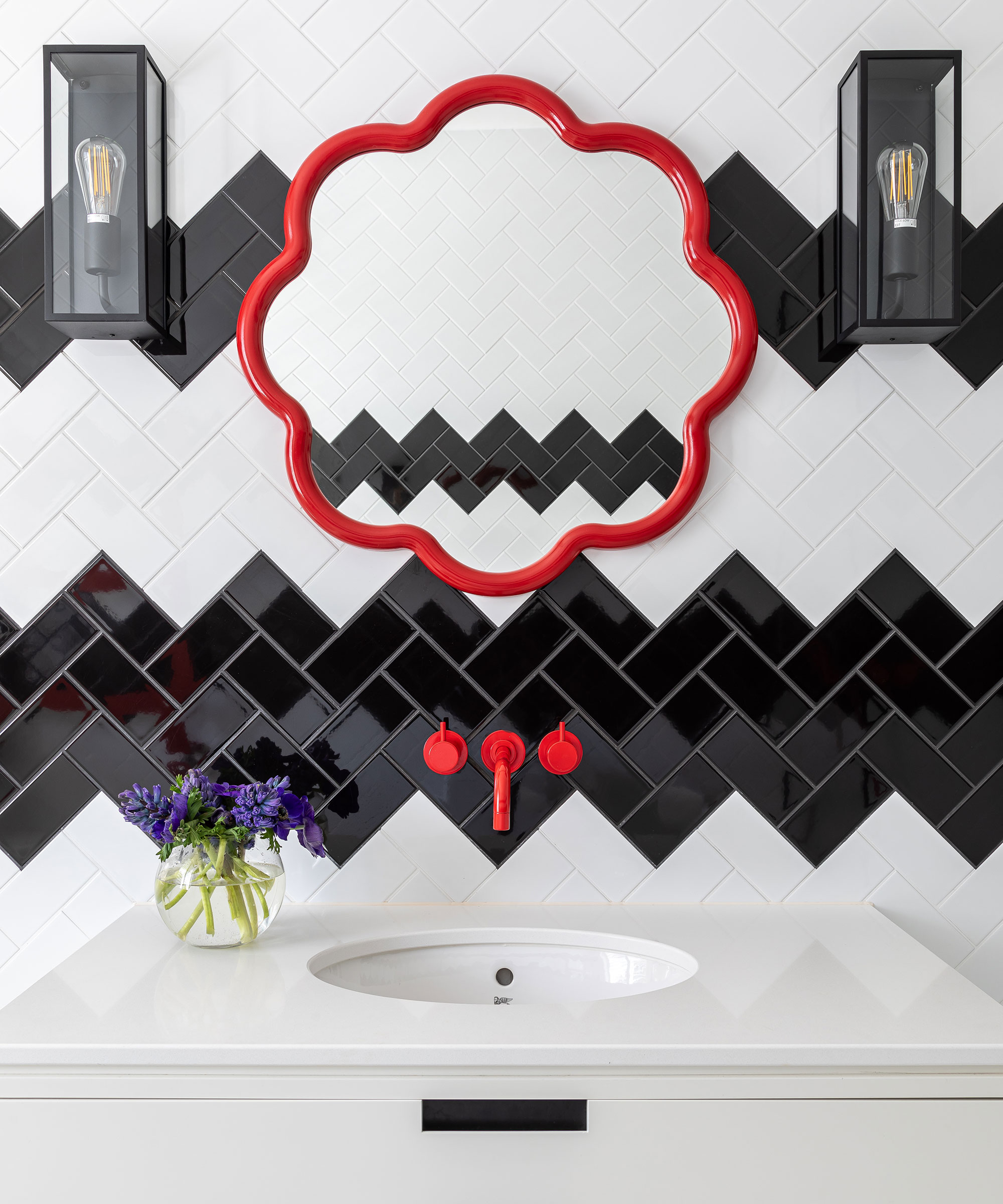 subway bathroom tile ideas with black and white tile