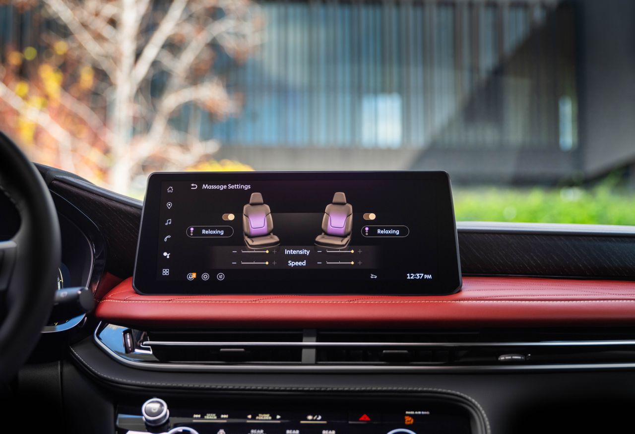Infiniti QX65 dashboard and interior